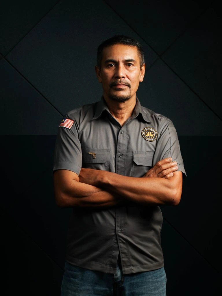 Black-and-white portrait of Avi Mor, Principal Operator at Phantom X
